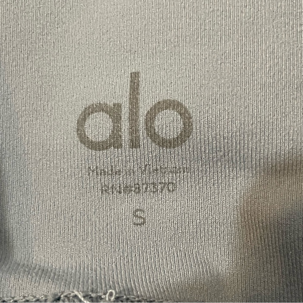 Alo Yoga Coast Capri Leggings High Waist Mesh Cropped Women’s size S Blue Haze - Picture 10 of 12